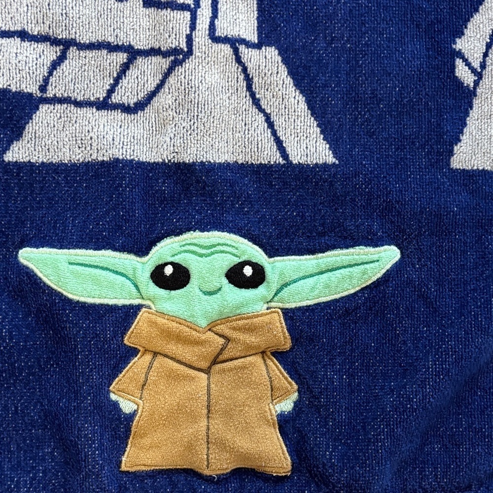 Star Wars Blue Towel with Characters - Picture 3 of 6